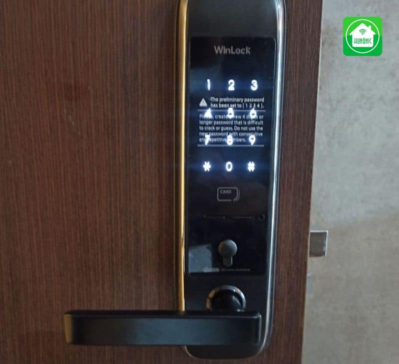 Top 15 Khóa cửa điện tử giá hợp lý, chất lượng và uy tín 2026 14 Khóa cửa điện tử WINLOCK ST - 300 nhỏ gọn, tinh tế