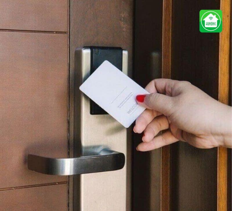 Top 15 Khóa cửa điện tử giá hợp lý, chất lượng và uy tín 2026 27 Chìa khóa cơ của khóa thông minh có khác gì so với chìa khóa thông thường