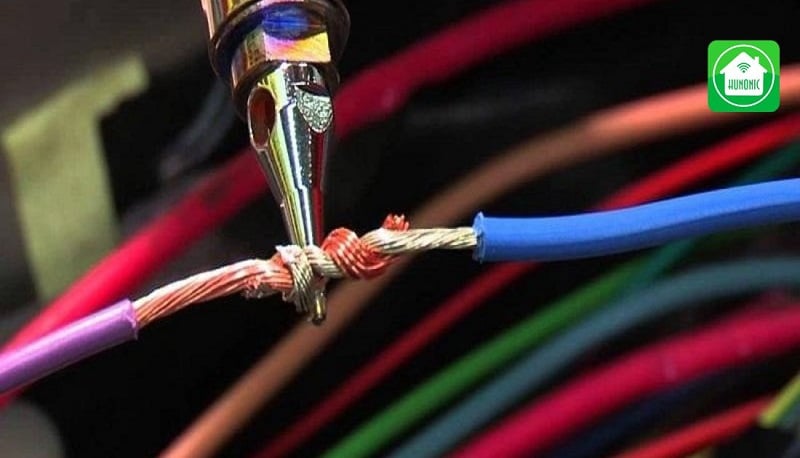 Khi dây dẫn bị đứt bạn sẽ phải sử dụng mối nối dùng vít để mang đến sự liên kết chắc chắn