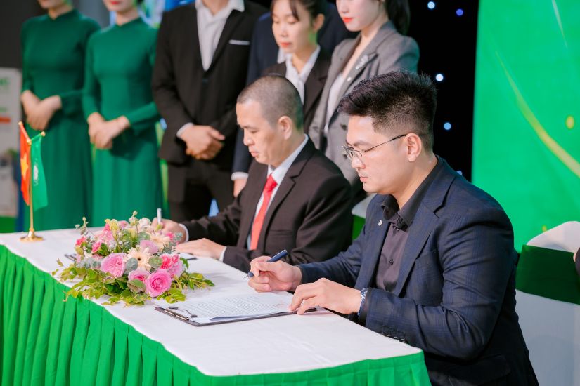 hunonic kí kết với hoàng nguyễn