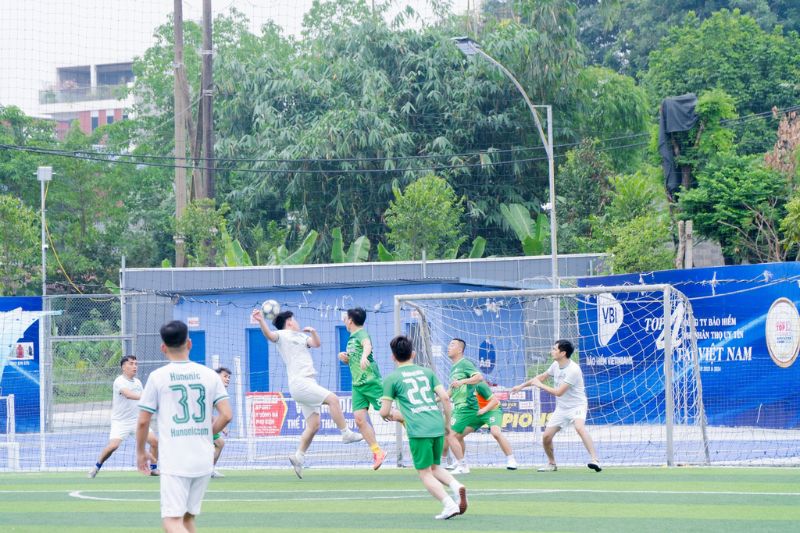 Hunonic đá bóng kỉ niệm sinh nhật 5 năm