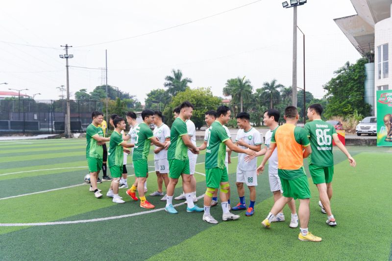 Hunonic đá bóng kỉ niệm sinh nhật 5 năm