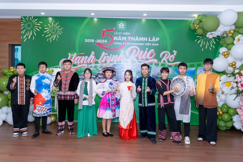 hunonic văn nghệ