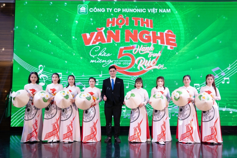 hunonic văn nghệ