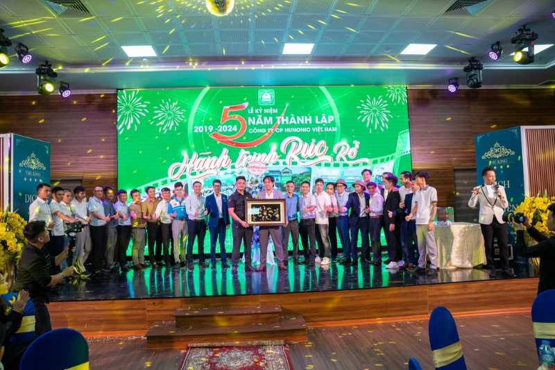 Hunonic sinh nhật 5 năm