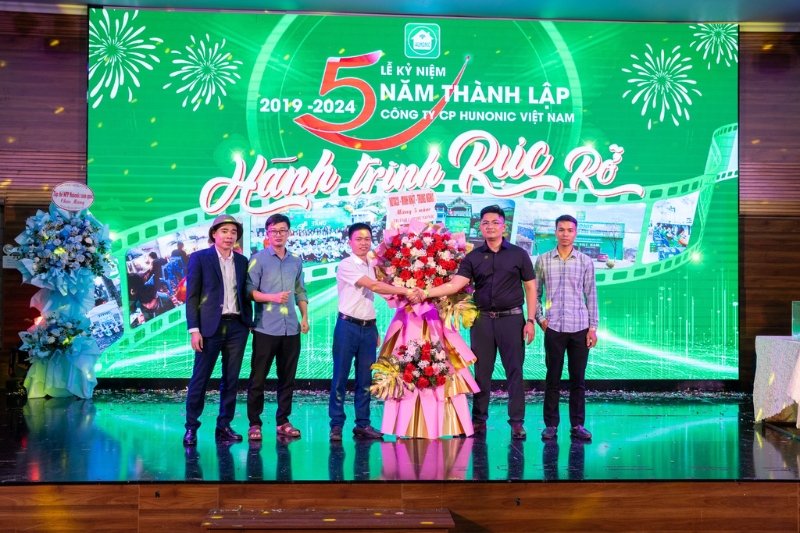 Hunonic sinh nhật 5 năm