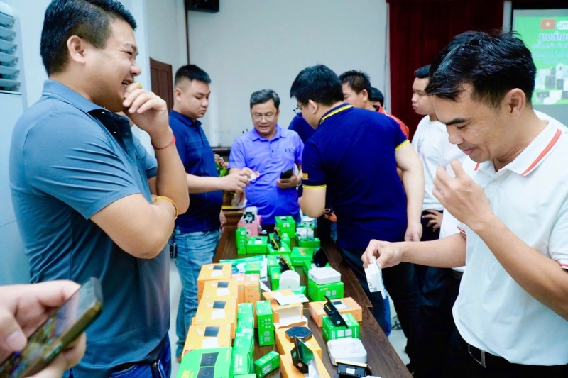 hunonic kí kết tại Lào