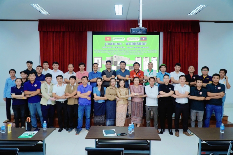 hunonic kí kết tại Lào