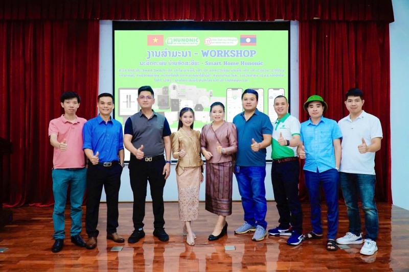 hunonic ký kết tại Lào