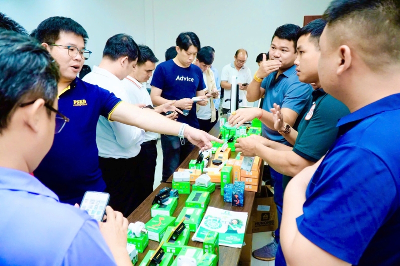 hunonic kí kết tại Lào