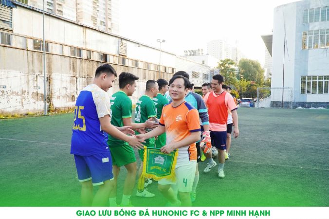 đá bóng minh hạnh