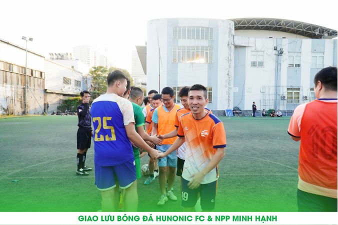 đá bóng minh hạnh