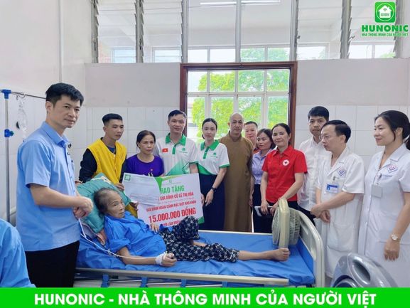 hunonic giúp đỡ gia đình bệnh nhân ung thư