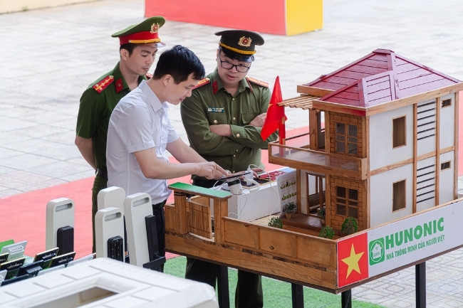 hunonic tại đại hội thi đua yêu nước