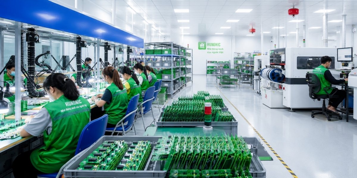 Giới thiệu 9 - Xây dựng nhà máy chuyên sản xuất thiết bị nhà thông minh đầu tiên tại Việt Nam.
- Ra mắt thành công dòng cảm ứng Hunonic đầu tiên và đạt nhiều thành công lớn.
- Được Google, Amazon cấp chứng chỉ đối tác chính thức.