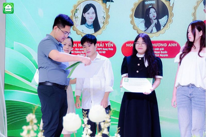 2026 khuyen hoc hunonic