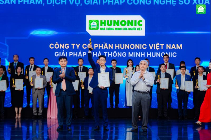 hunonic trong le trao giai chuyen doi so vietnam1