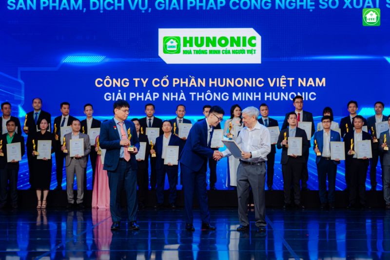 hunonic trong le trao giai chuyen doi so vietnam2